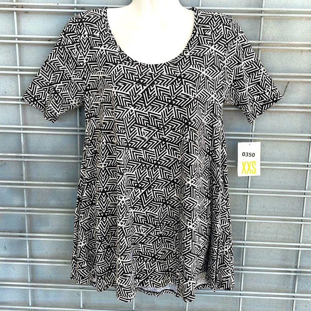 LulaRoe Geometric Printed Perfect T High Low Top-#0350